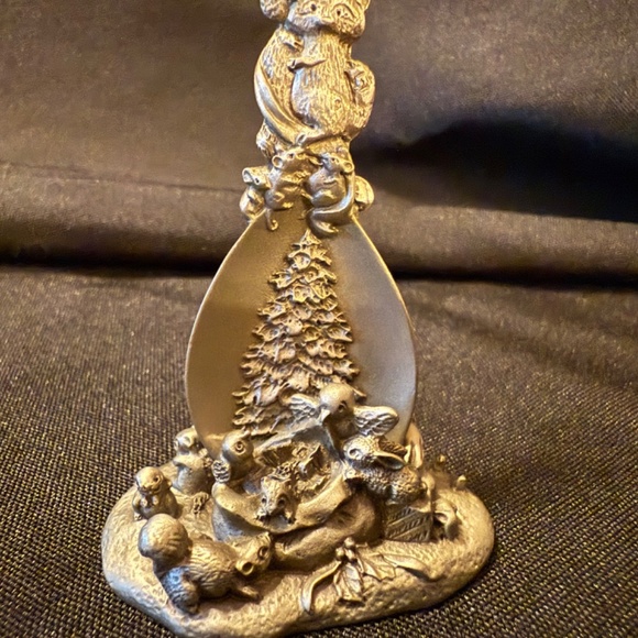 Set of 2 Fort Pewter Christmas spoons with Pewter stands - Picture 10 of 11